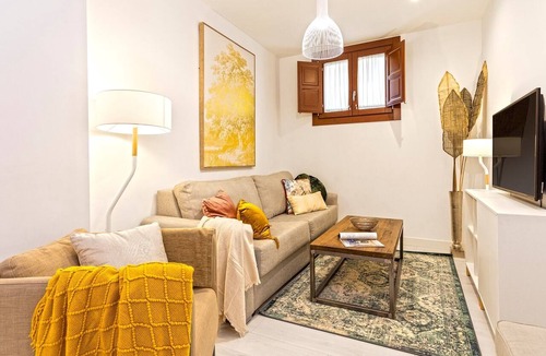 Central District Apartment | Genteel Home Zacatin 103
