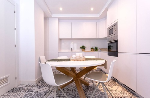 Central District Apartment | Genteel Home Zacatin 203