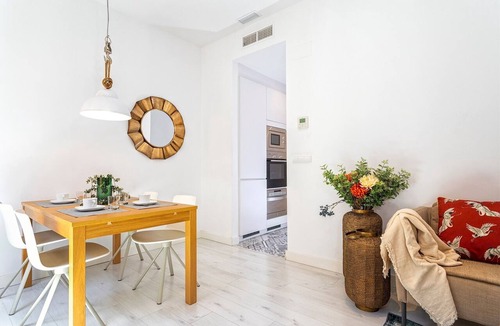 Central District Apartment | Genteel Home Zacatin 302