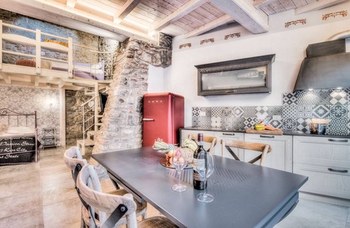 Florence Apartment | Giglio Rosso in Florence by Mmega
