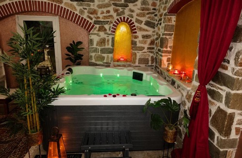 Krinidhes Villa | Giorgos Suite - Jacuzzi Hideaway in Lydia, Kavala