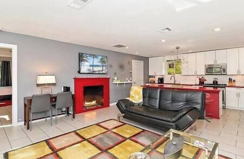 Uptown Design District House | Gorgeous Landscape 3 Bed Spacious Home