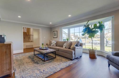 Orange House | Gorgeous Upgraded 5 Bedroom & 3 Bath Home with pool