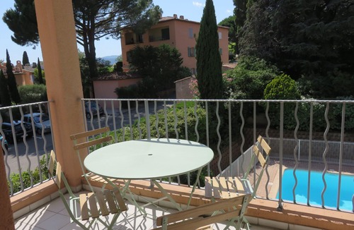 Grimaud Apartment | Grimaud T3 with air conditioning, swimming pool, 2 independent suites