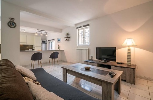 Montaleigne Villa | Ground floor with beautiful garden and view