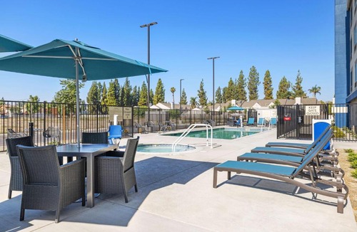 West Park Community Hotel | Hampton Inn & Suites Bakersfield Central