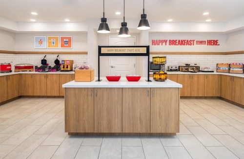 Redding Hotel | Hampton Inn & Suites Redding