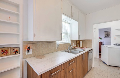 Downtown Riverside House | High Walkability! Extended Stay in Riverside