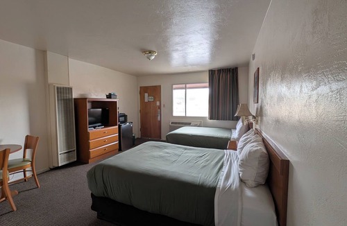 Fall River Mills Hotel | Himont Motel