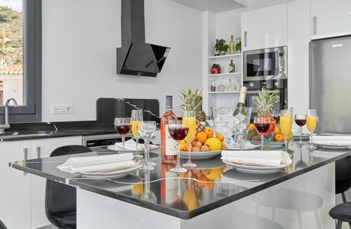 Almunecar House | Holiday Home 'Villa Joya Del Mediterraneo' with Sea Views, Wi-Fi and Air Conditioning