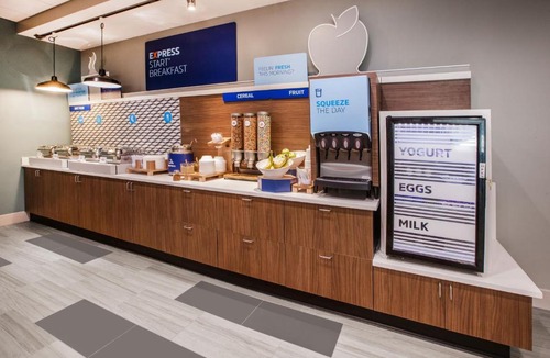 Simi Valley Hotel | Holiday Inn Express Simi Valley by IHG