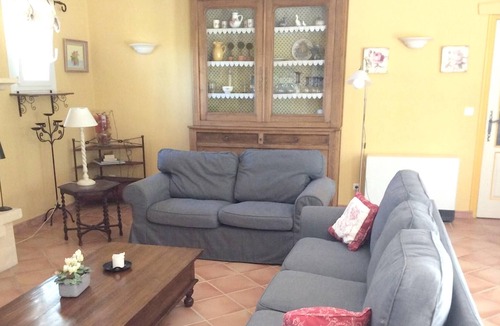 Menerbes Villa | Homerez - Villa for 6 ppl. with swimming-pool, garden and terrace at Ménerbes