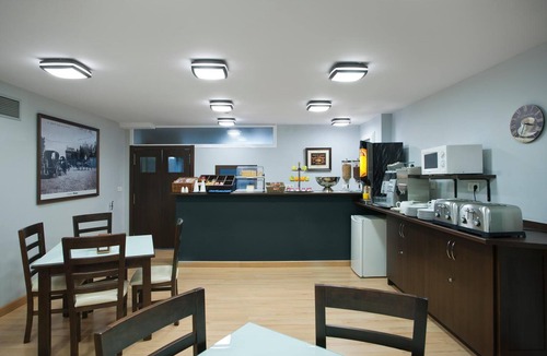 Paracuellos de Jarama Hostel | Hostal T4