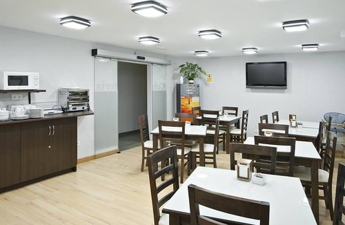 Paracuellos de Jarama Hostel | Hostal T4