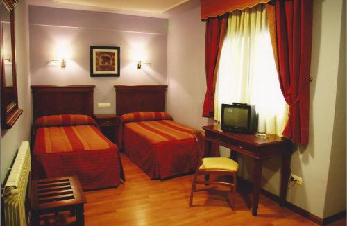 San Leonardo de Yague House | Hostal Torres