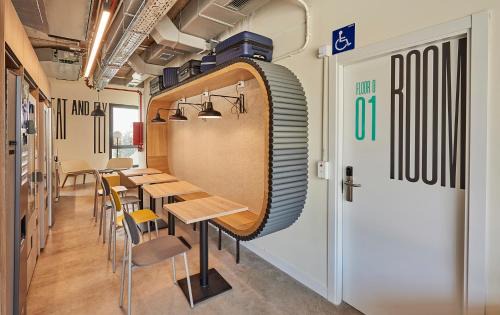 Barajas Hostel | Hostelfly Madrid Airport