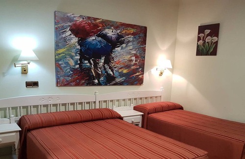 Madrigal de la Vera Hostel | Hosteria Doña Conchi