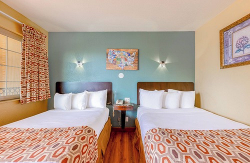 Loma Alta Hotel | Hotel Avenida - Oceanside Camp Pendleton
