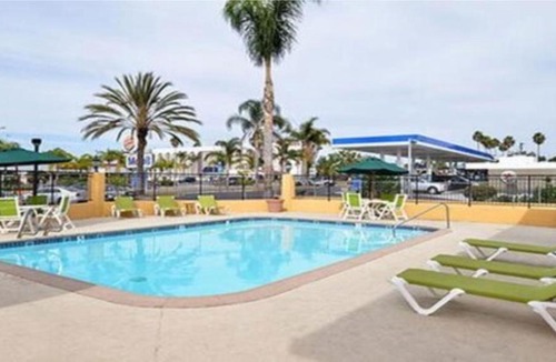 Loma Alta Hotel | Hotel Avenida - Oceanside Camp Pendleton