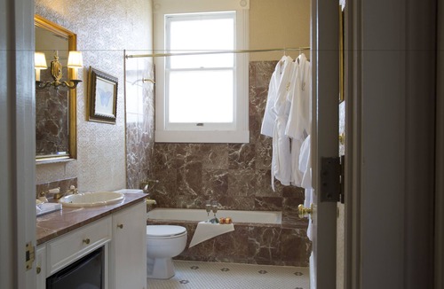 Lower Pacific Heights Hotel | Hotel Majestic