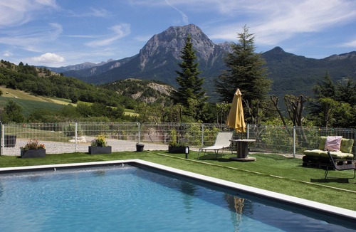 Prunieres Villa | House between lake and mountains, close to resorts