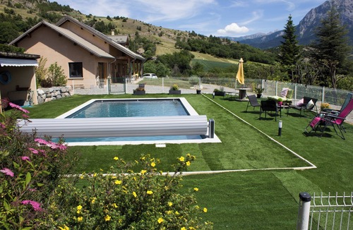 Prunieres Villa | House between lake and mountains, close to resorts
