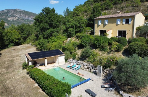 Les Pilles House | House with salt water pool