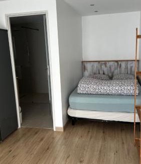 Chateauneuf-Val-Saint-Donat Apartment | Jolie suite baignée de lumière