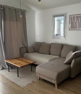 Chateauneuf-Val-Saint-Donat Apartment | Jolie suite baignée de lumière