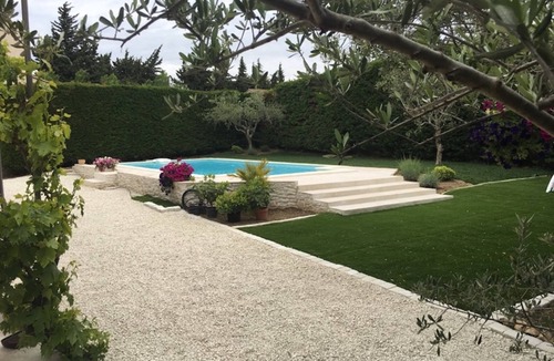 Chateaurenard Villa | Just 6 kms from St Rémy de Provence, charming Provencal villa for 6 Pers