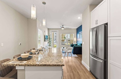 Southeast Orlando Apartment | King Bed Apt Pets allowed Top Amenities Near Parks