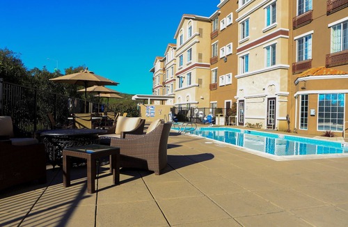 Milpitas Apartment | King Suite w/Full Kitchen & Pool | Free Breakfast