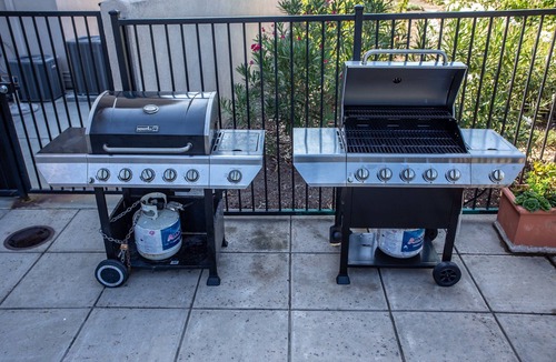 Milpitas Apartment | King Suite w/Full Kitchen & Pool | Free Breakfast