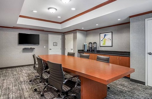 Rocklin Apartment | King Suite With Free Daily Breakfast