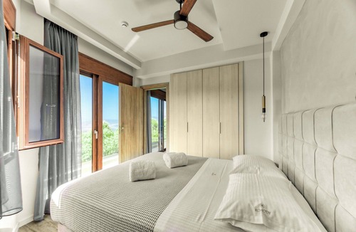 Delfoi Hotel | KOMODY
