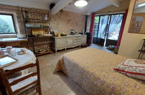 La Rochegiron Bed & Breakfast | L'olivier sur la place