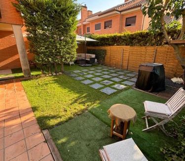 Aldeamayor de San Martin House | La Casa del Ciprés