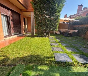 Aldeamayor de San Martin House | La Casa del Ciprés