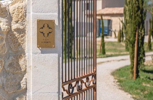 La Motte-dʼAigues Bed & Breakfast | La cour du Luberon maisons d'hôtes