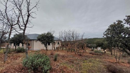 Castillejo de Mesleon Villa | La Lumbre: encanto con piscina todo el año