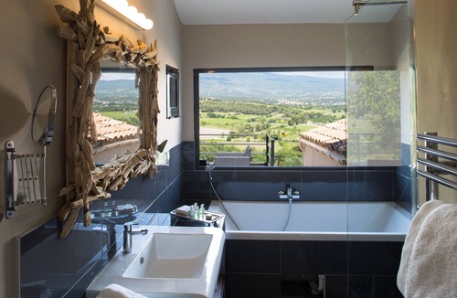 Crillon-le-Brave Hotel | La Maison de Crillon