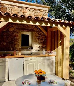 Saint-Antonin-du-Var Bed & Breakfast | La Parenthèse du Var - Chambre d'hôtes petits déjeuners inclus et terrasse ombragée