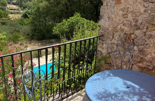 Saint-Antonin-du-Var Apartment | La Parenthèse du Var - Gîte avec grande terrasse vue sur piscine