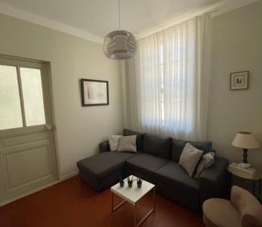 Hyeres City Centre Bed & Breakfast | La villa des Amandiers