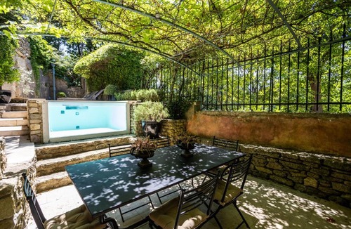 Menerbes Villa | La Villa Ocre Ménerbes Vue panoramique Piscine Jardin