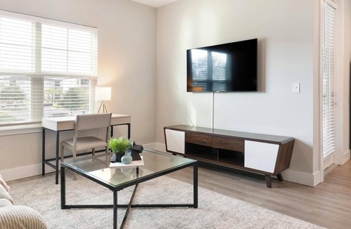 Southeast Orlando Apartment | Landing | Chic 1BD, Pool, Gym