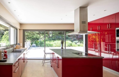 La Garde-Freinet Villa | Large modern villa with natural swimming pool