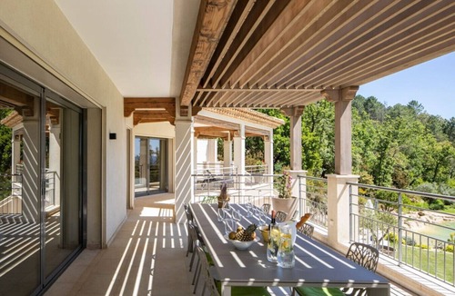 La Garde-Freinet Villa | Large modern villa with natural swimming pool