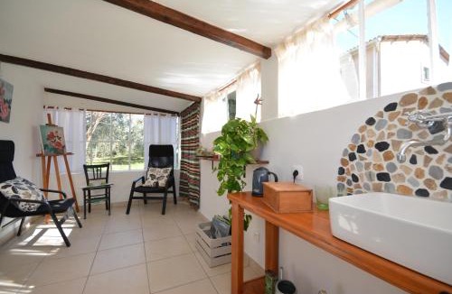Istres Bed & Breakfast | le cabanon de l'olivette