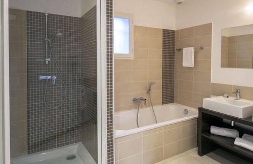 Saint-Saturnin-les-Apt House | Le Clos Savornin V10IC by Interhome
